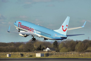800px-Thomson_airways_b737-800_g-fdzj_takeoff_manchester_arp_web
