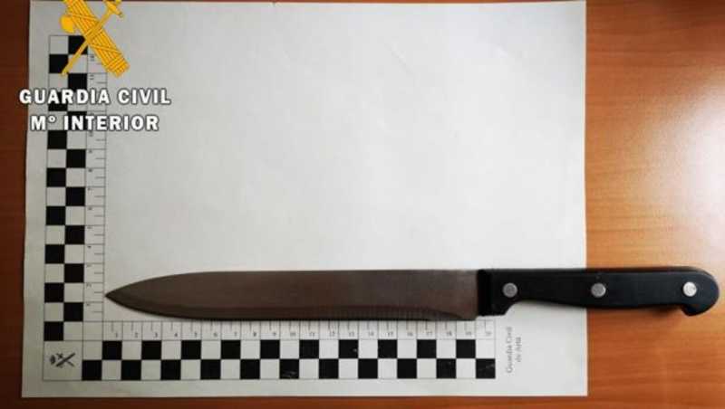 THREATENED: Man brandished this knife.