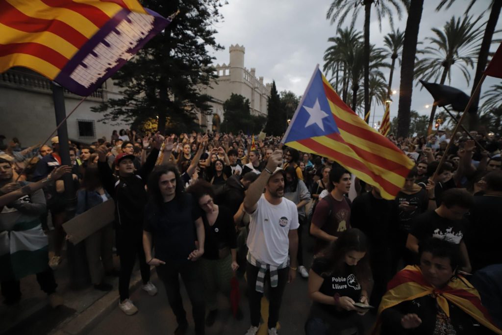 Thousands march  in Palma