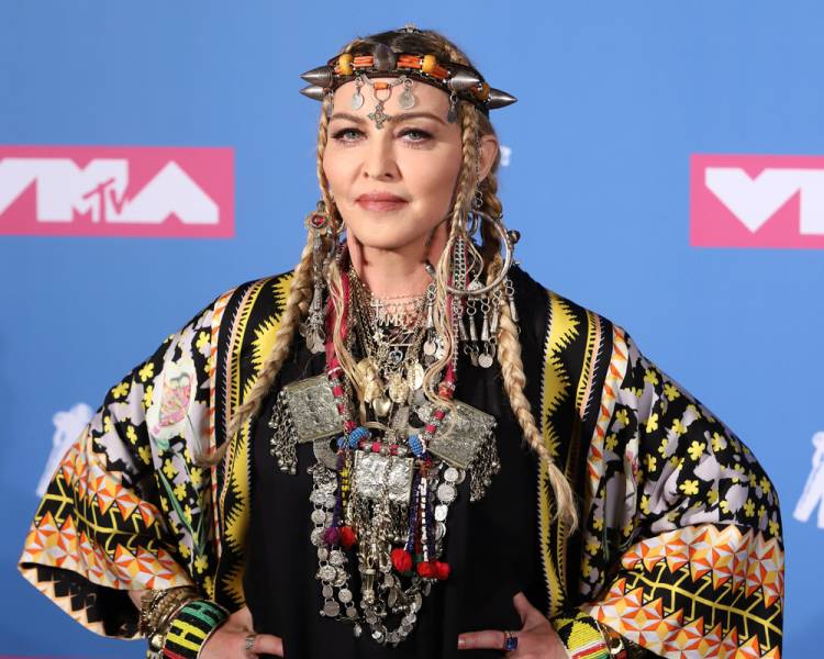 Madonna finally admits to plastic surgery after Grammy appearance