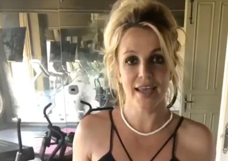 Britney Spears' mum sides with singer