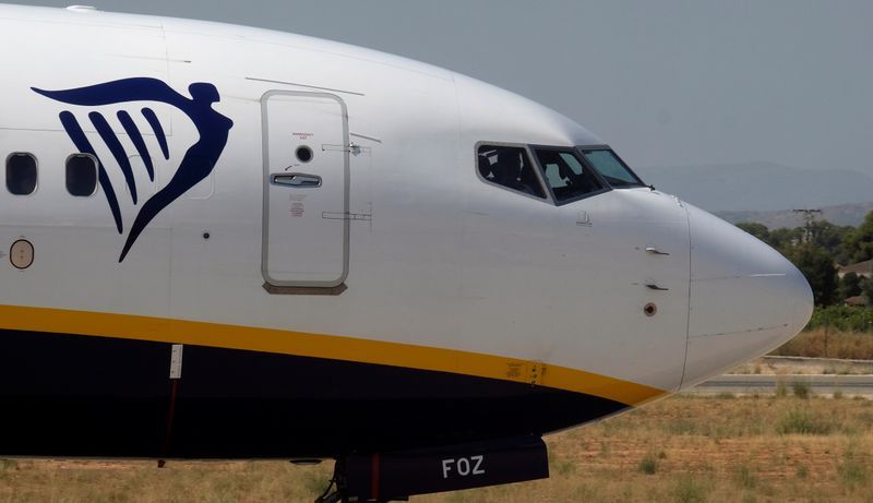Ryanair pilots take pay cut to save jobs