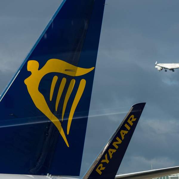 Ryanair to Close Bases after Pilots Reject Lower Pay Deal