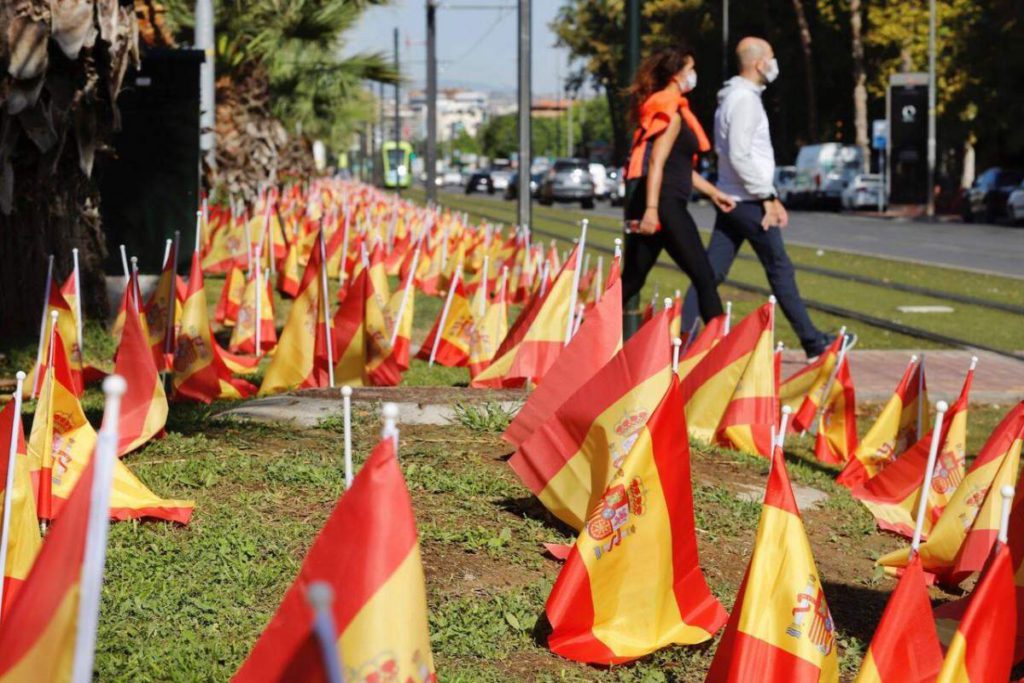 Murcia pays tribute to Covid-19 deaths with thousands of flags