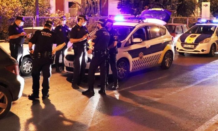 Youngster potentially suffering from Covid-19 detained by Alicante Police