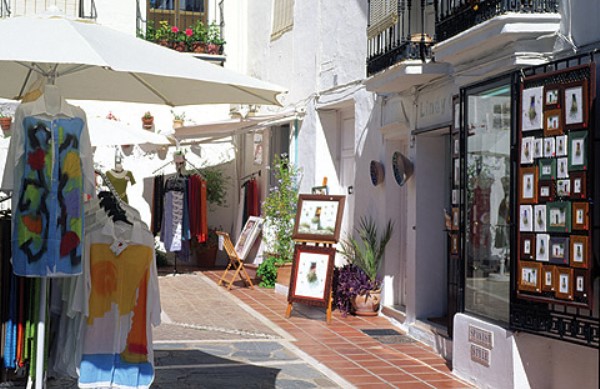 Early closure dampens hopes for a recovery in Marbella shop trade