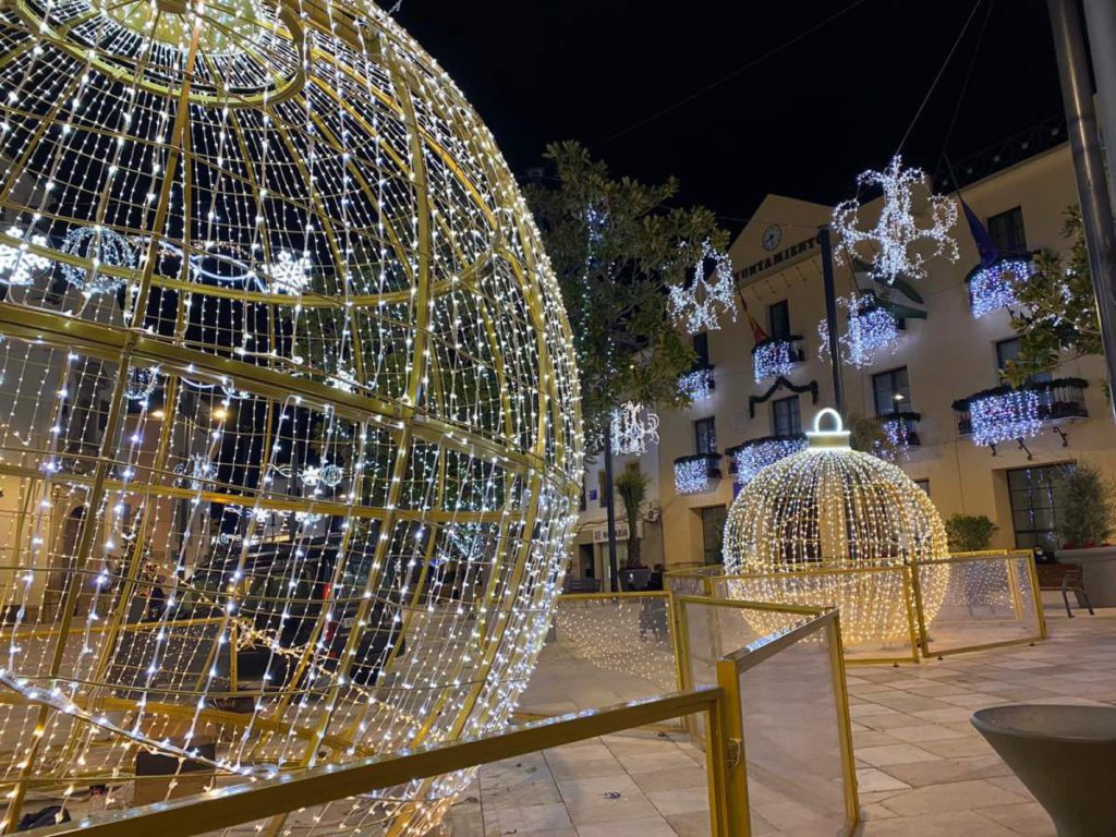 Council criticised over "insensitive" Christmas spending