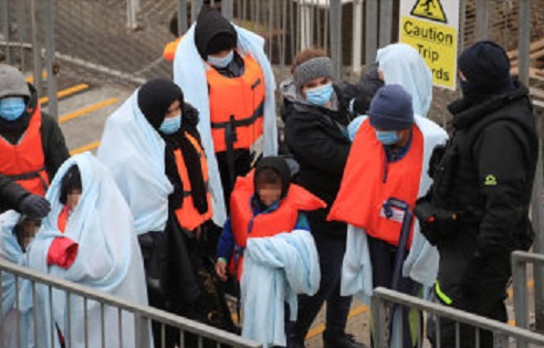 A record 430 migrants cross English Channel in one day