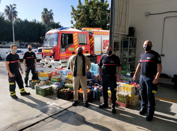 Firefighters collect more than 800 kilos of food and other essentials for Cáritas
