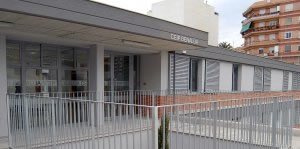 Alicante Parents Camp Outside School To Prevent Break-Ins