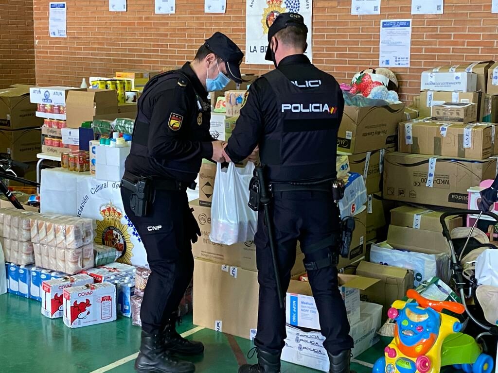 Police collect record amount of food and toys in Christmas solidarity campaign