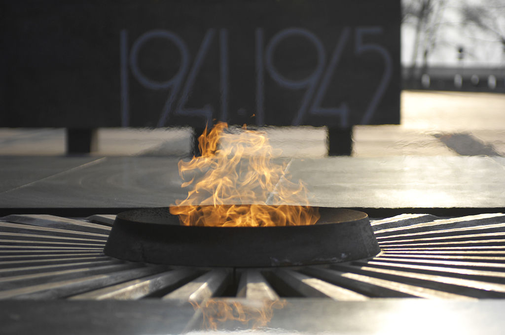 Memorial Desecrated: A Russian man has been arrested for using a memorial's eternal flame to barbecue food. Image: Wikipedia