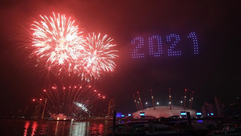 London's Dazzling Fireworks and Light Show Brings in The New Year