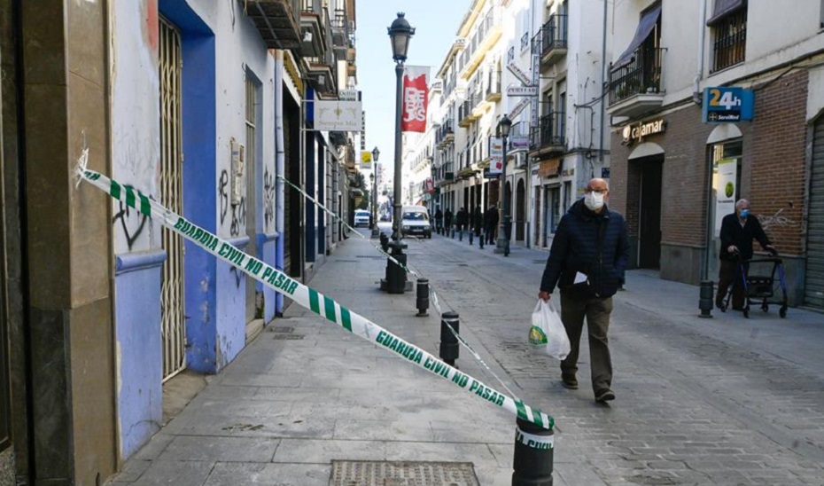 Granada towns open public areas for locals to avoid earthquake danger