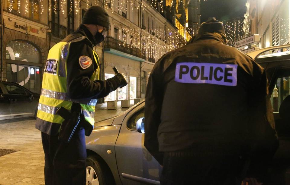 French Police Arrest Over 600 New Years Eve Revellers
