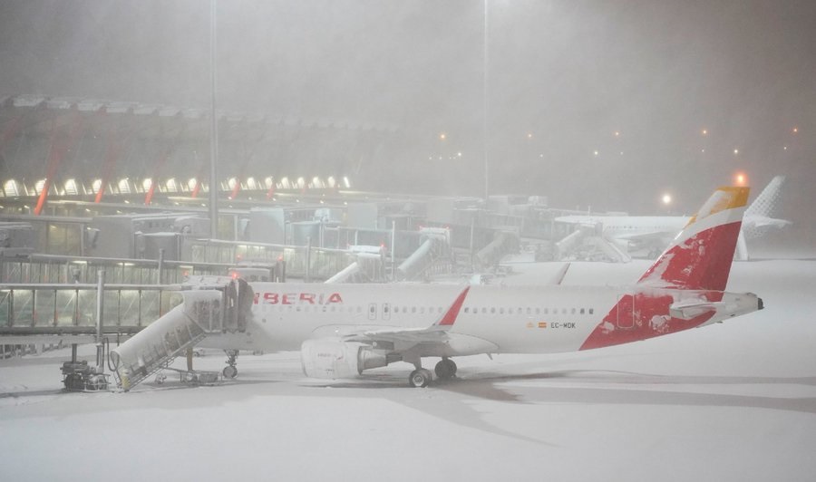 Madrid's Barajas Airport Remains Closed Due to the Snowstorm