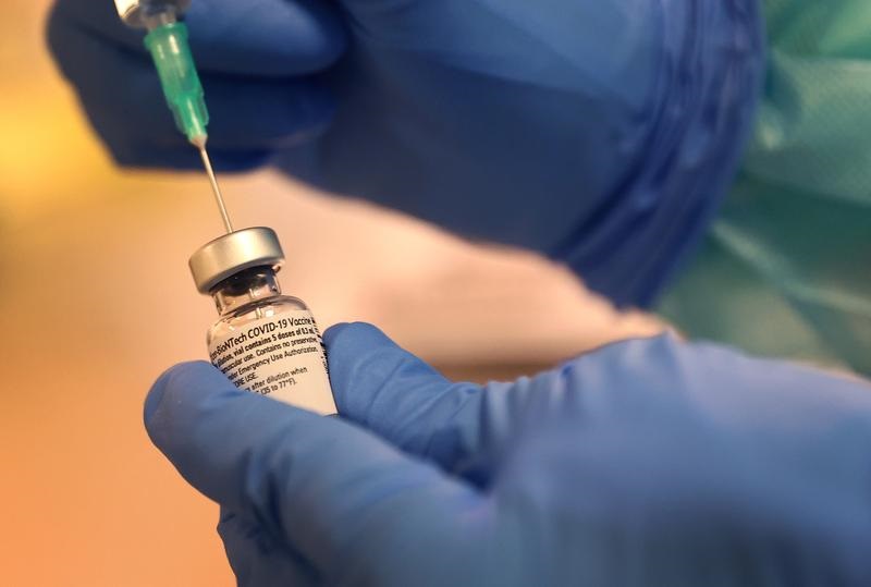 Catalan nurses struck off after giving vaccines to relatives