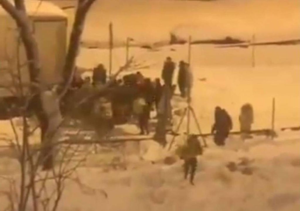 Dozens of People Looted Truck Full of Food Stranded by Snow in Madrid