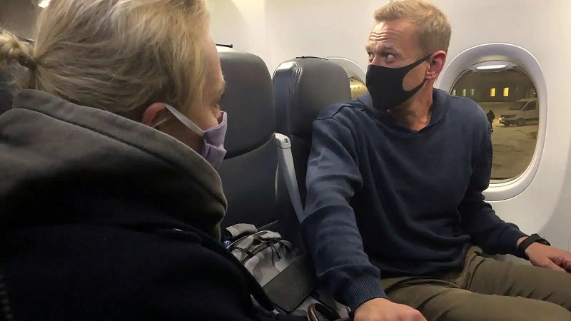 Kremlin Critic Alexei Navalny Arrives Back in Moscow- Time To Face The Music?