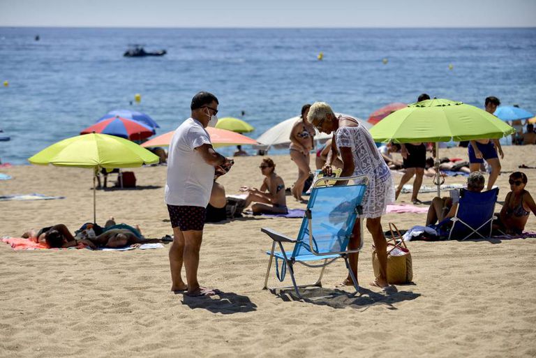 Travel Agents Report Surge in Summer Bookings to Spain's Costas On News Of Covid Vaccines Roll Out