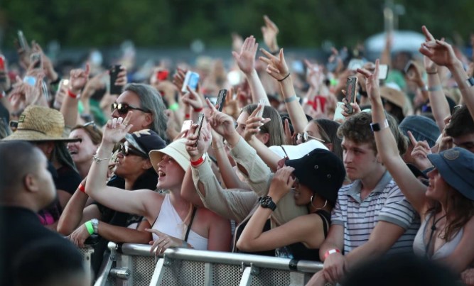 Thousands Of People Squash Into A Live Concert In New Zealand