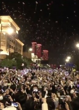 Thousands Celebrate New Year’s Eve on Wuhan Streets