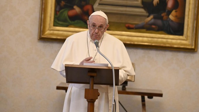 Pope prays for Nigerian homeless man found dead near St. Peter’s as Vatican begins vaccination program