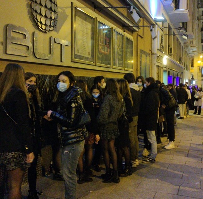 Outrage as dozens queue outside Madrid nightclub hours after illegal party shut down