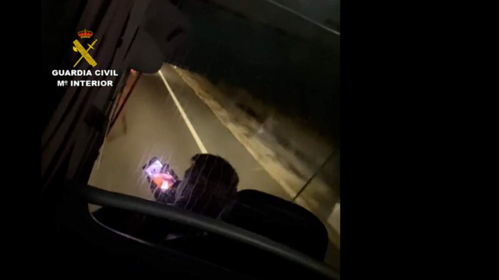 Guardia Civil Investigate Bus Driver ‘Drove 33 Kilometres on Mobile Phone’