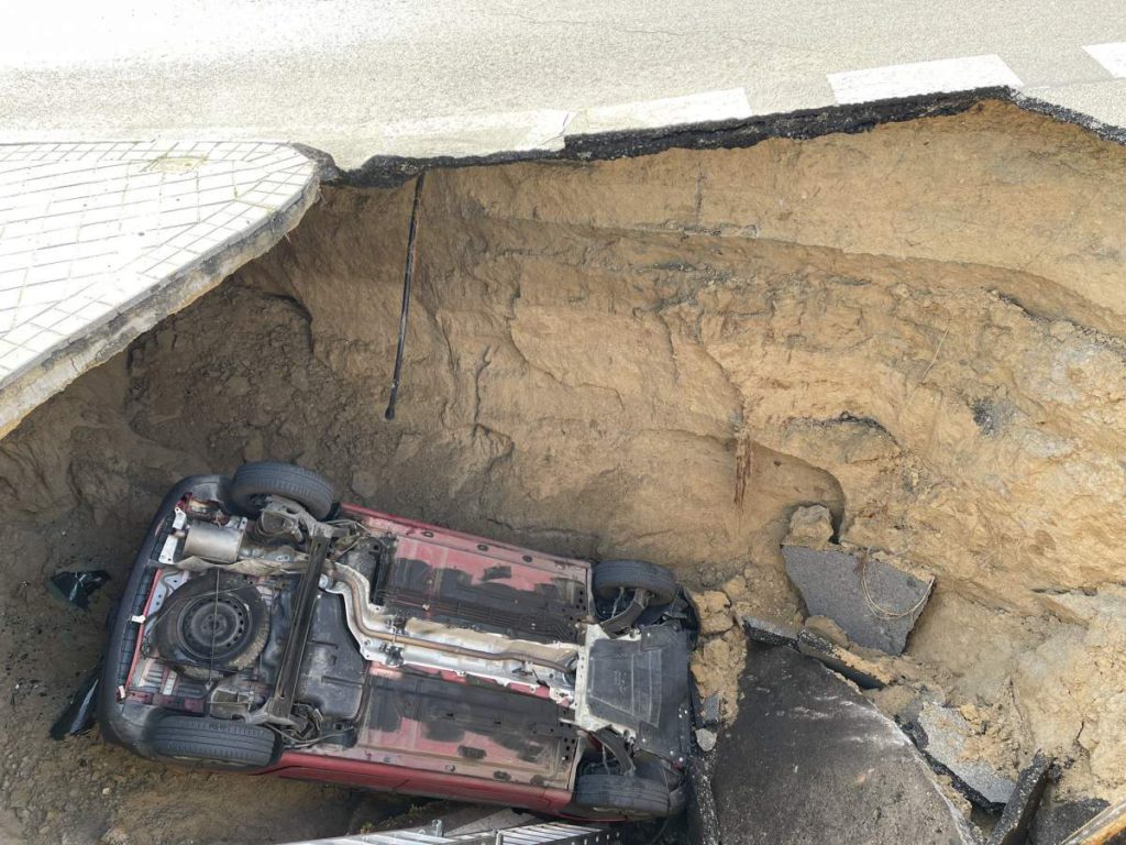 Driver injured as sinkhole swallows car at Madrid roundabout