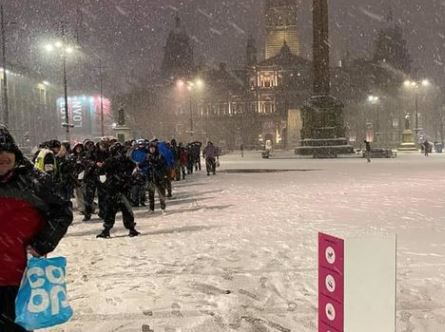 Hundreds Queued for Glasgow Soup Kitchen in Heavy Snow