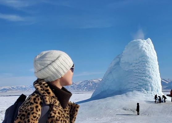 Huge 'Ice Volcano' Attracts Thousands of Visitors
