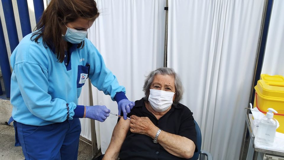 Over 80s vaccine roll-out sees 150 elderly in Almuñecar get the jab