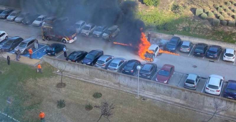 Sevilla Hospital Has To Deal With A Car Fire In The Car Park 