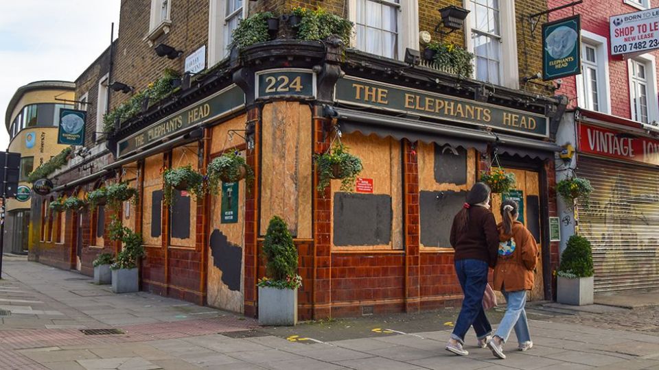 UK Pub Bosses In Desperate Bid To Reopen as Beer Sales Take £7.8bn Hit