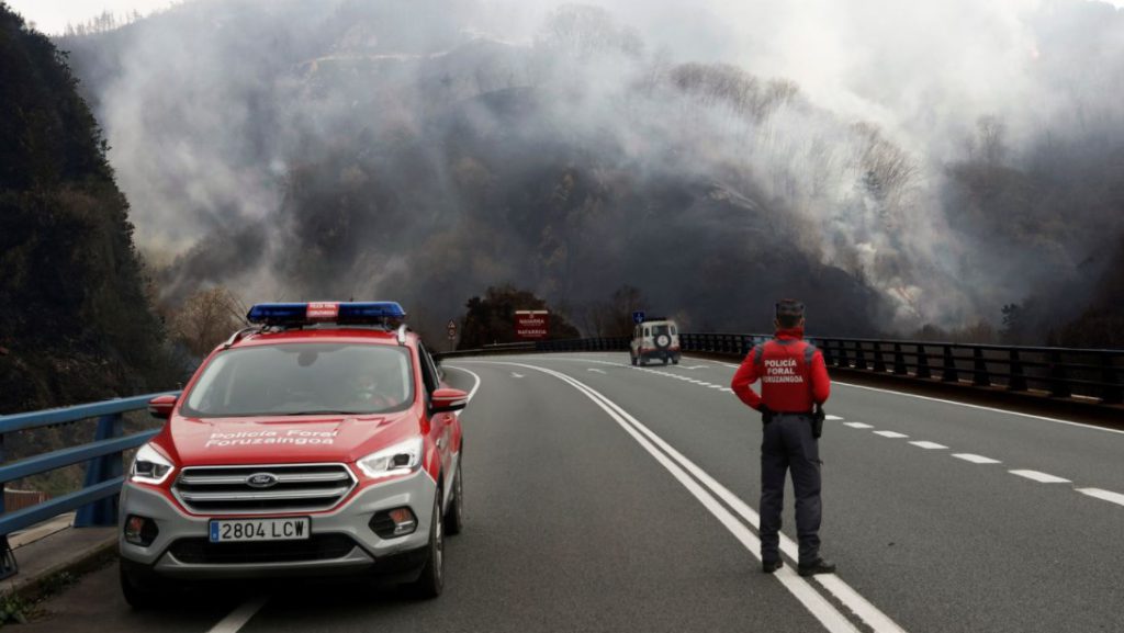 Forty Villages Evacuated After Navarra Mountain Fire Spreads Into France
