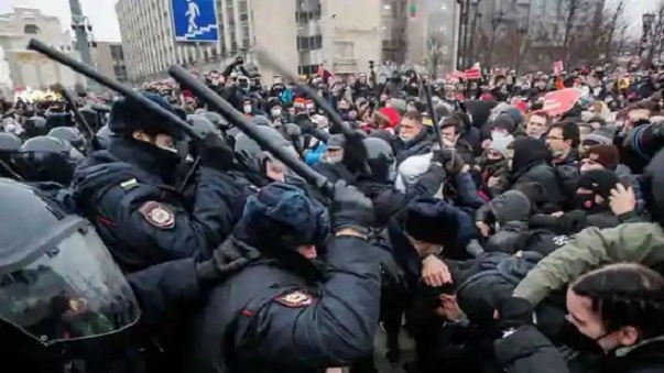 Riot Police Arrest Over 5,000 At Pro-Navalny Protests Across Russia
