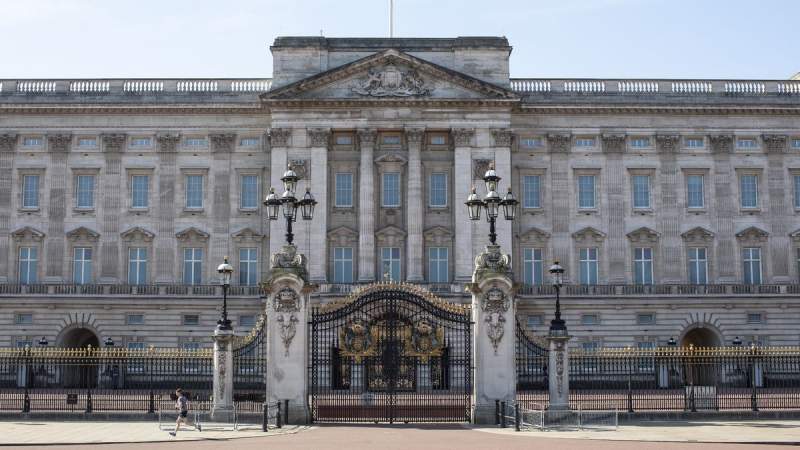 Buckingham Palace on HIGH ALERT as police arrest man over shotgun cartridges