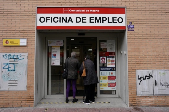 Unemployment in October falls in Spain for first time in 46 years
