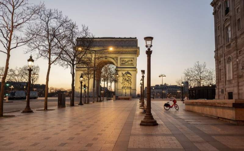 Paris Region Loses €15.5 billion In Tourism Slump