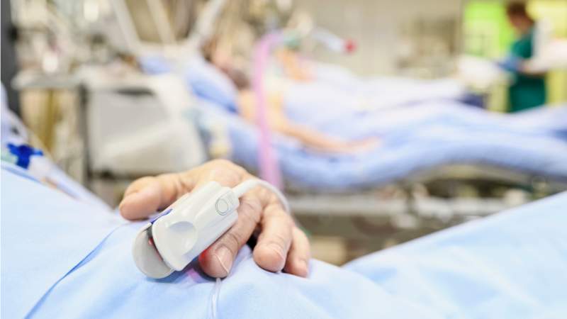 ICUs in five autonomous communities at "extreme risk" as incidence rate rises