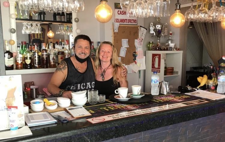 Ten Ten bar in Benalmádena have taken up the “Hanging Coffee” initiative