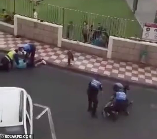 British Woman Fights With Spanish Police in Front Of Infant Daughter
