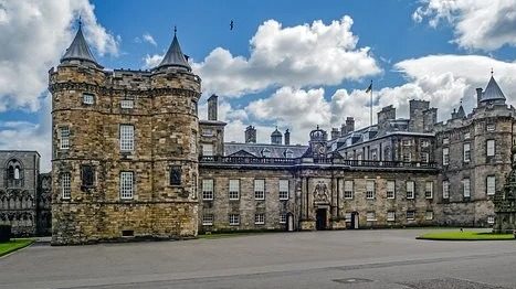 Man Arrested After Bomb Scare at Queen's Edinburgh Home