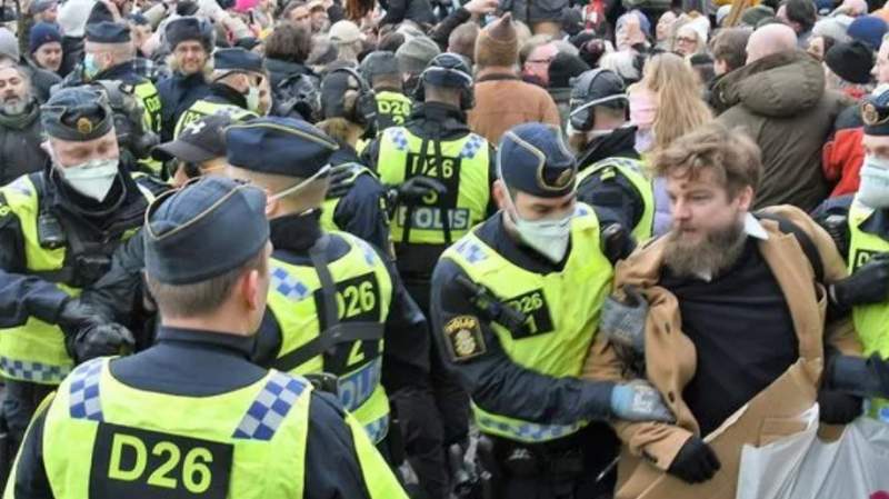 Stockholm Chaos As Hundreds Protest At New Lockdown Rules
