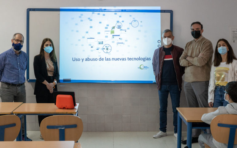 Training Talks for Youth in Nerja to Promote Responsible Use of New Technologies