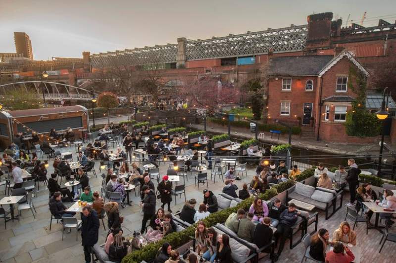 British Pub Gardens Booked Up By 14 Million Parched Punters