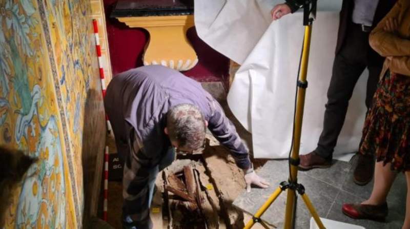 Archaeologists Uncover Coffin Of Five-Year-Old Girl In Sevilla Chapel