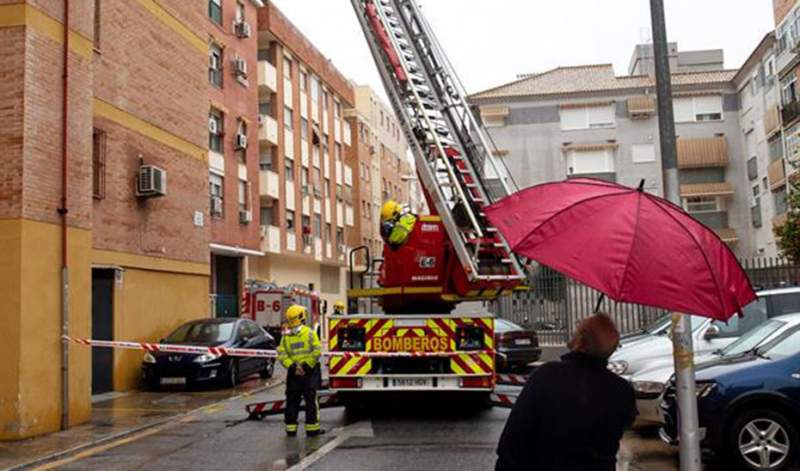 Block of flats in Jaen evacuated after fire destroys family home