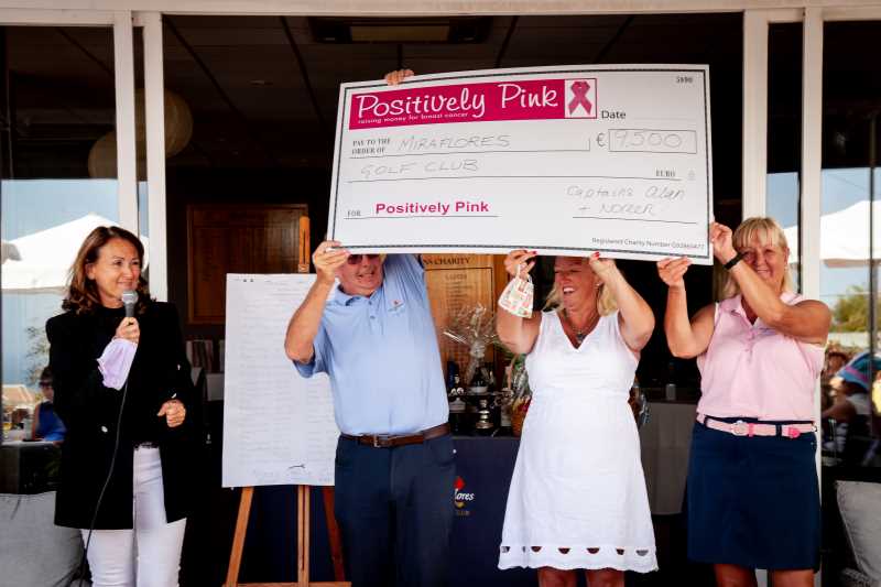 Presentation of the cheque for €9,500